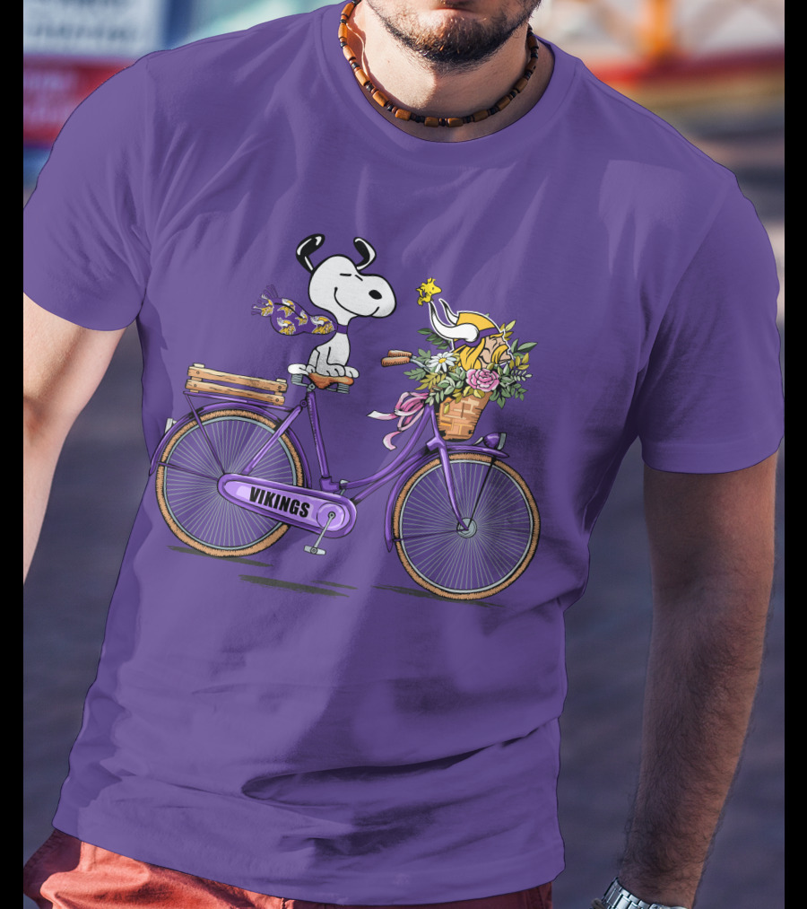 Minnesota Vikings Snoopy Woodstock Bicycle Adventure T-Shirt