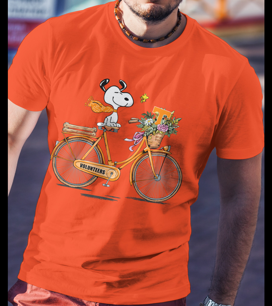 Tennessee Volunteers Snoopy On Bicycle With Flowers And Woodstock T-Shirt
