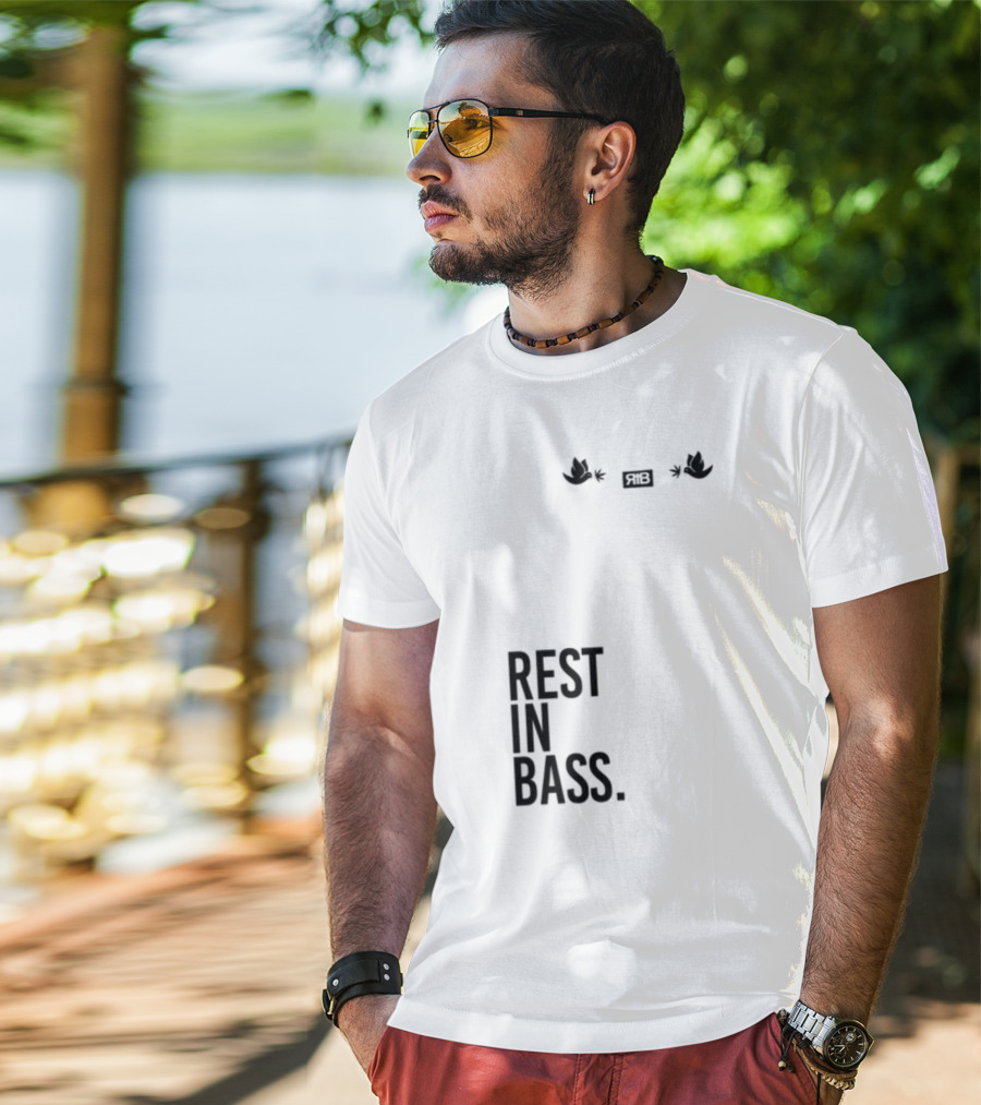Rest In Bass Che Flying High Peace Symbol Headphones Star Elements T-Shirt