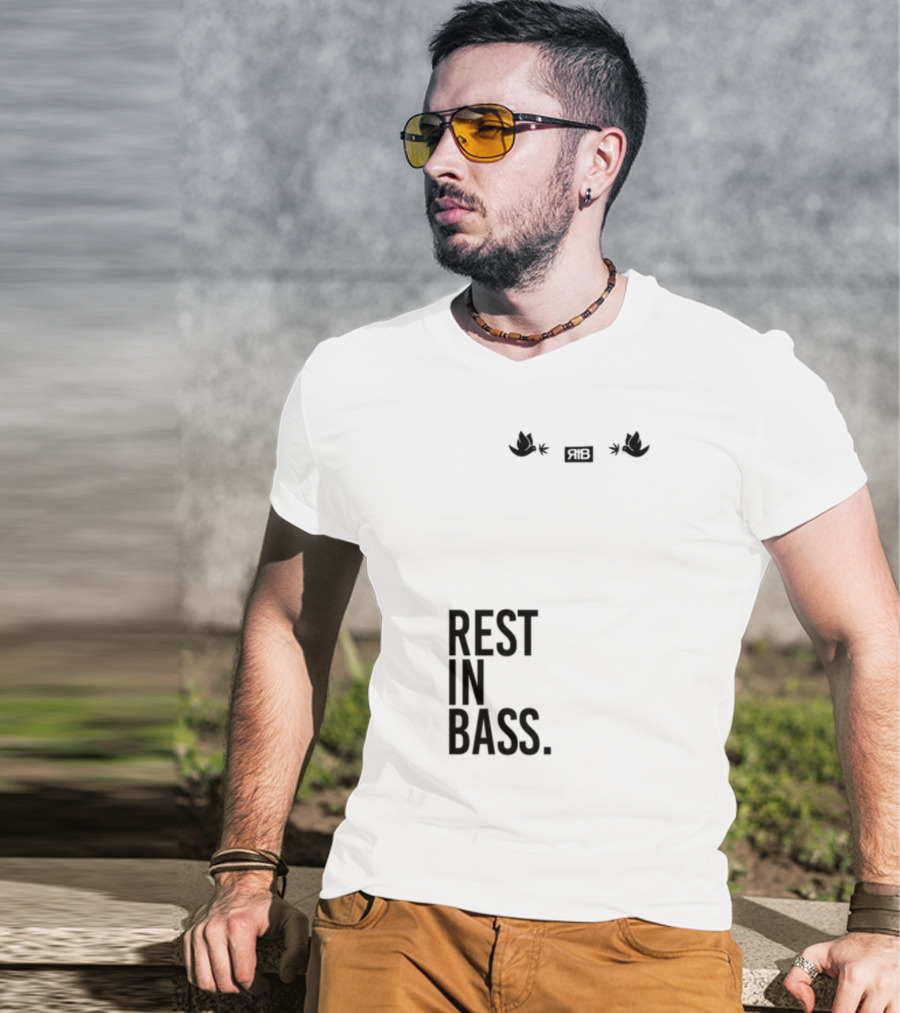 Rest In Bass Che Flying High Peace Symbol Headphones Star Elements T-Shirt