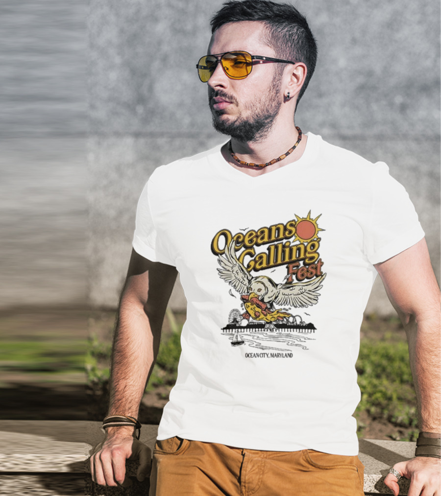 Oceans Calling Fest Seagull With Pizza Graphic T-Shirt