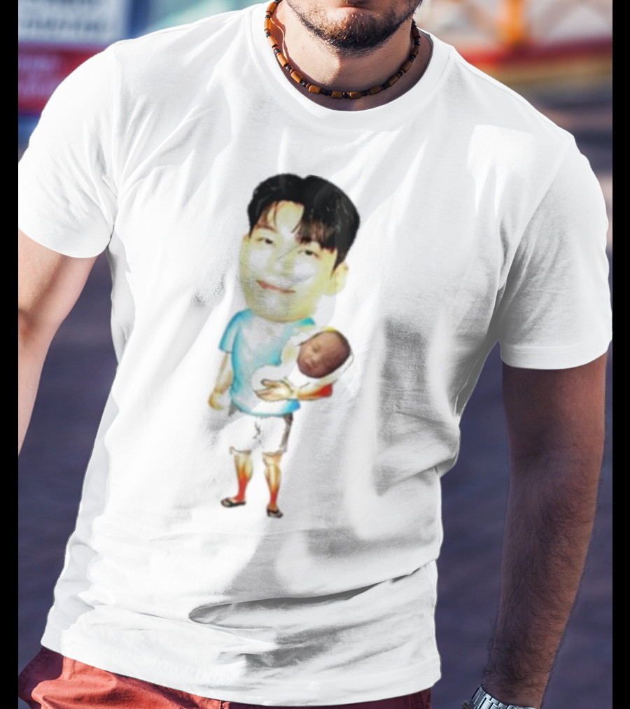 Papa Front Man Squid Game Player 222 Wi Ha Carrying Baby T-Shirt