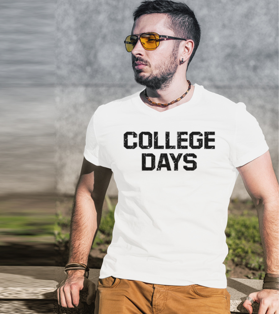College Days Classic Nostalgia Owl 1976 T-Shirt