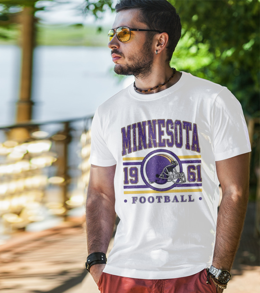 Minnesota Vikings Football Helmet 1961 NFL Vintage Style T-Shirt