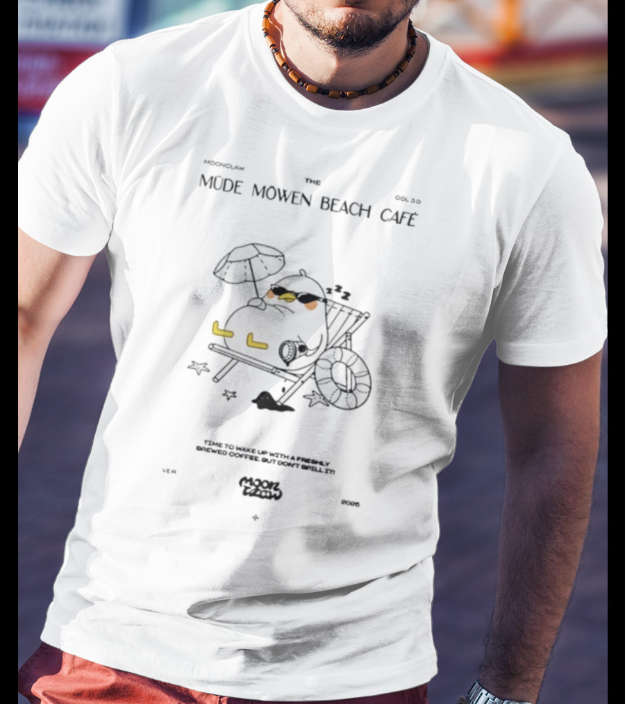 Mahluna Müde Möwen Beach Café Chill Seagull Relaxation Scene T-Shirt