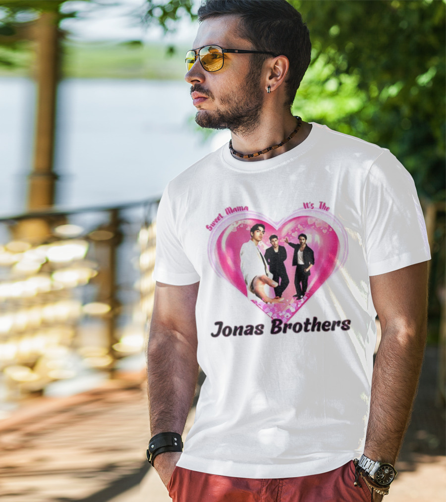 Sweet Mama It's The Jonas Brothers Boyband Vintage Heart Design T-Shirt