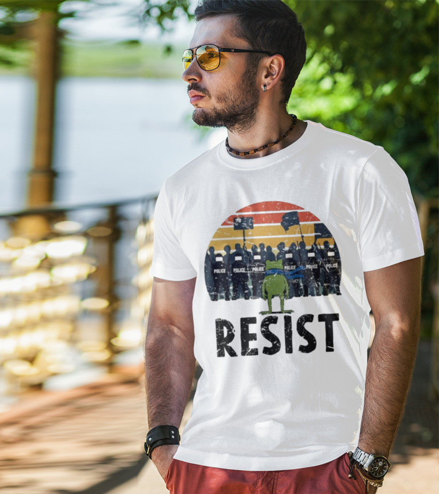 Portland Frog Protester Resist Police Vintage Sunset T-Shirt