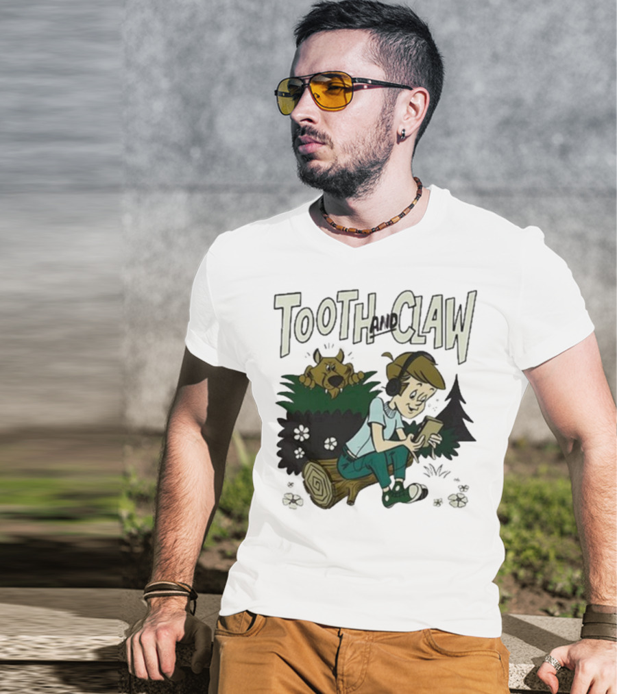 Tooth And Claw Podcast Don’t Look Behind You Headphones Listening Cartoon Dog Forest Scene T-Shirt