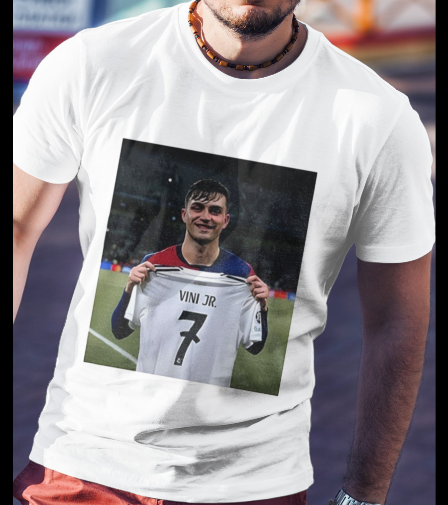 Pedri Holding Vini Jr 7 Jersey La Liga Real Madrid T-Shirt
