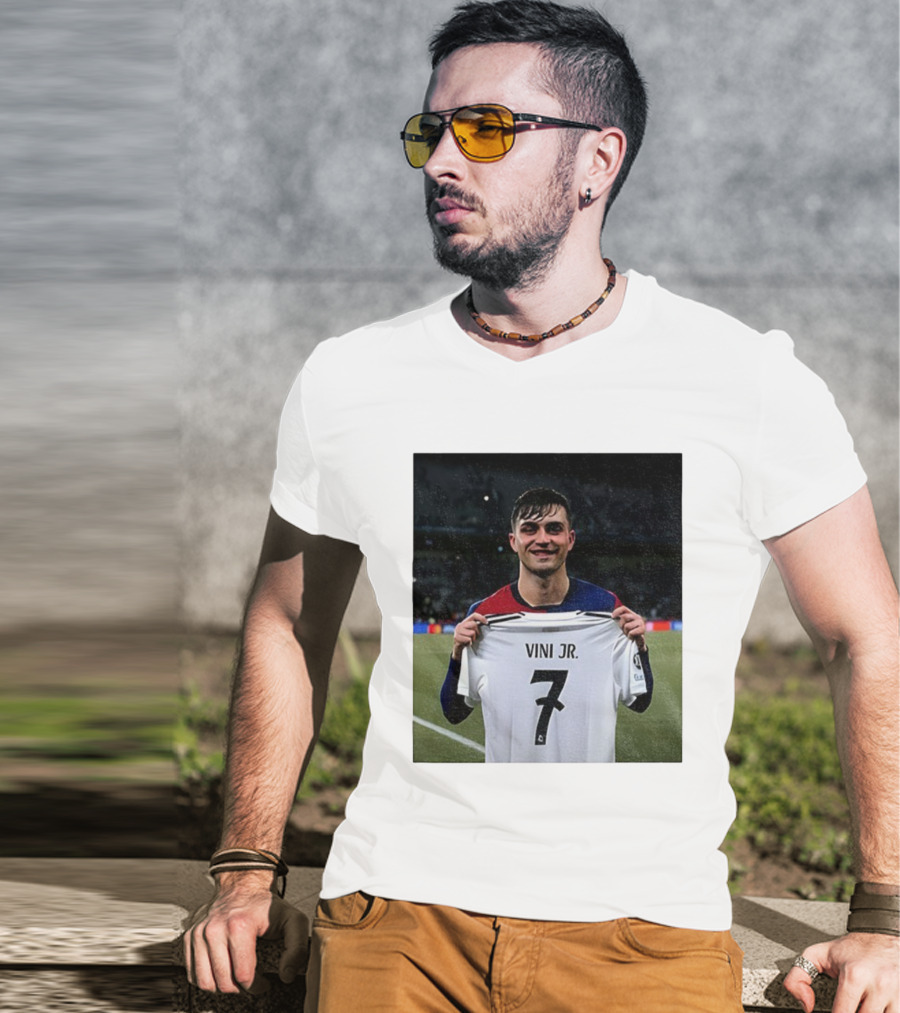 Pedri Holding Vini Jr 7 Jersey La Liga Real Madrid T-Shirt