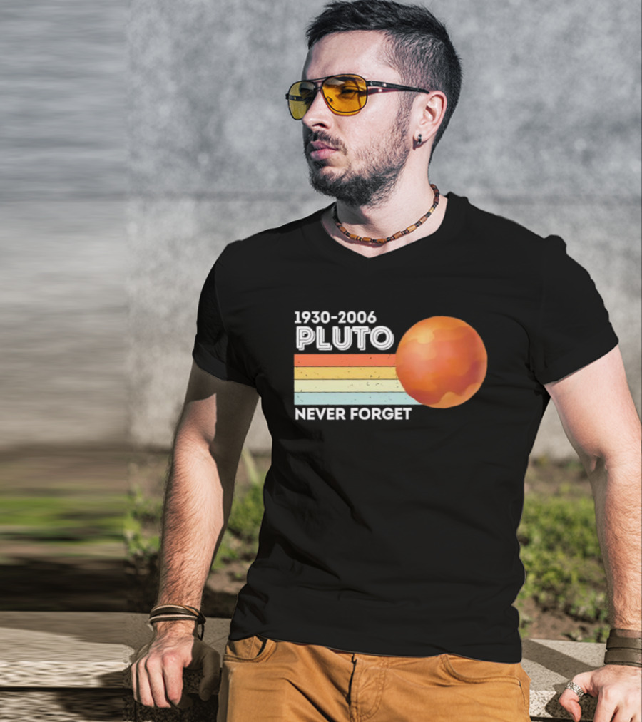 Pluto Never Forget 1930 2006 Vintage Retro Planet Tribute T-Shirt