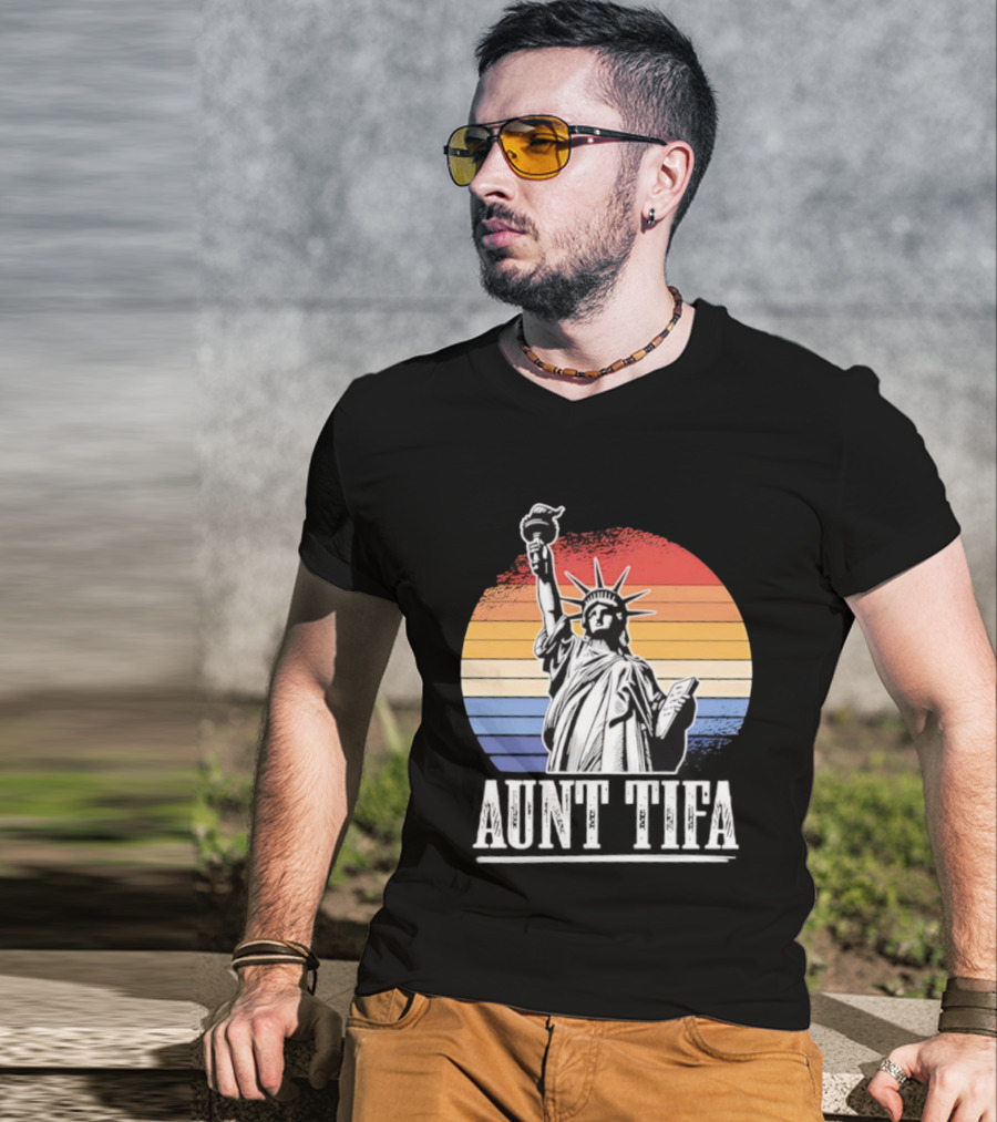 Statue Of Liberty Aunt Tifa Vintage Retro Stripes T-Shirt