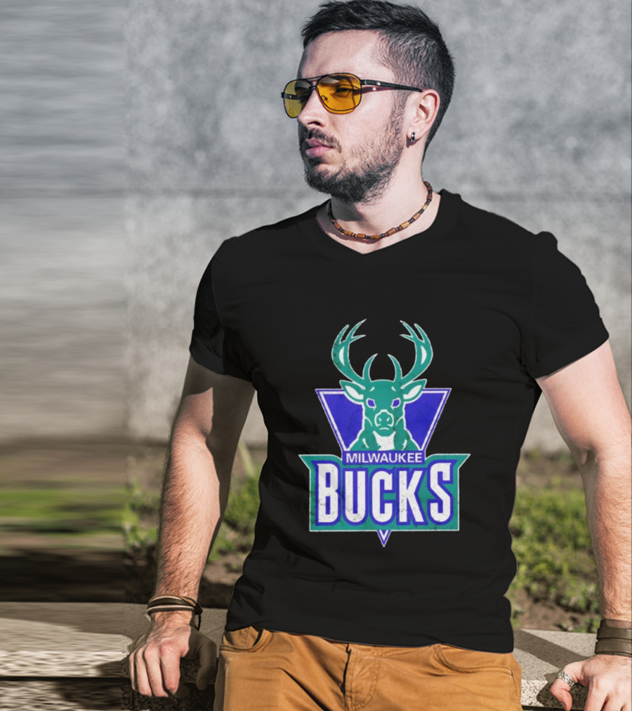 Milwaukee Bucks Deer Head Emblem Retro Style T-Shirt