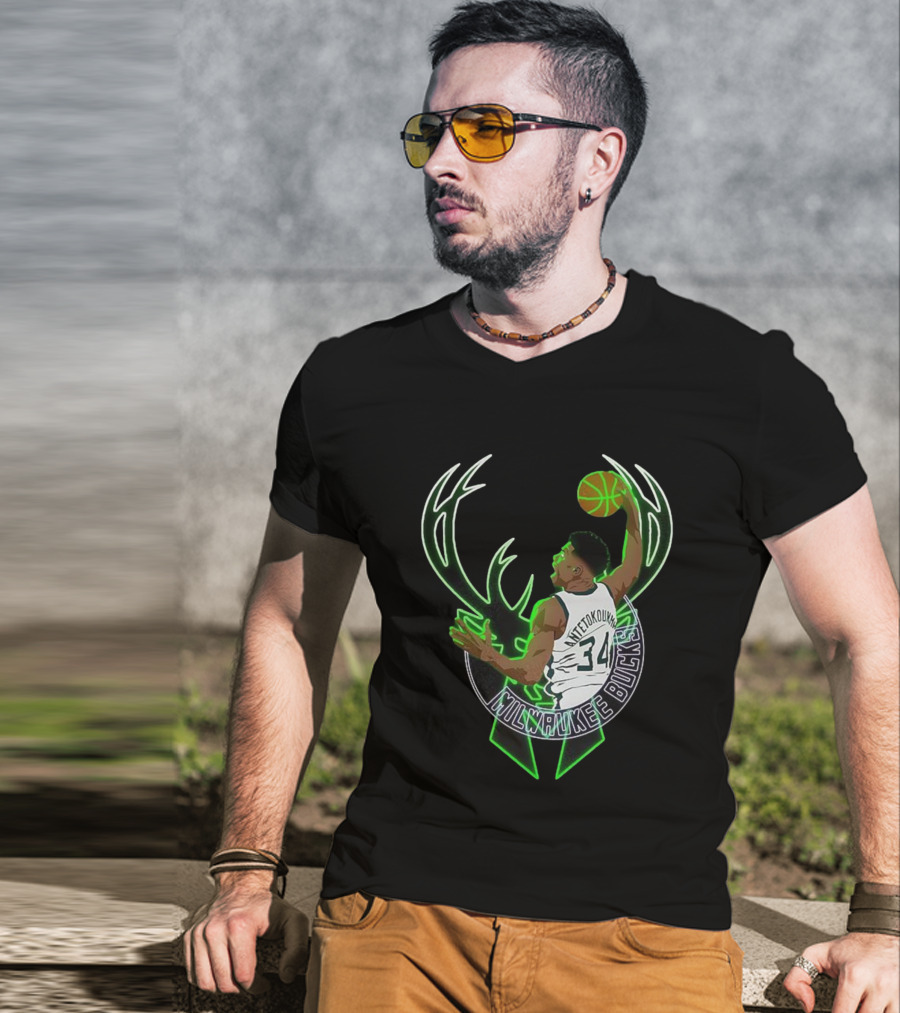 Milwaukee Bucks Giannis Antetokounmpo Dunk Basketball 34 T-Shirt