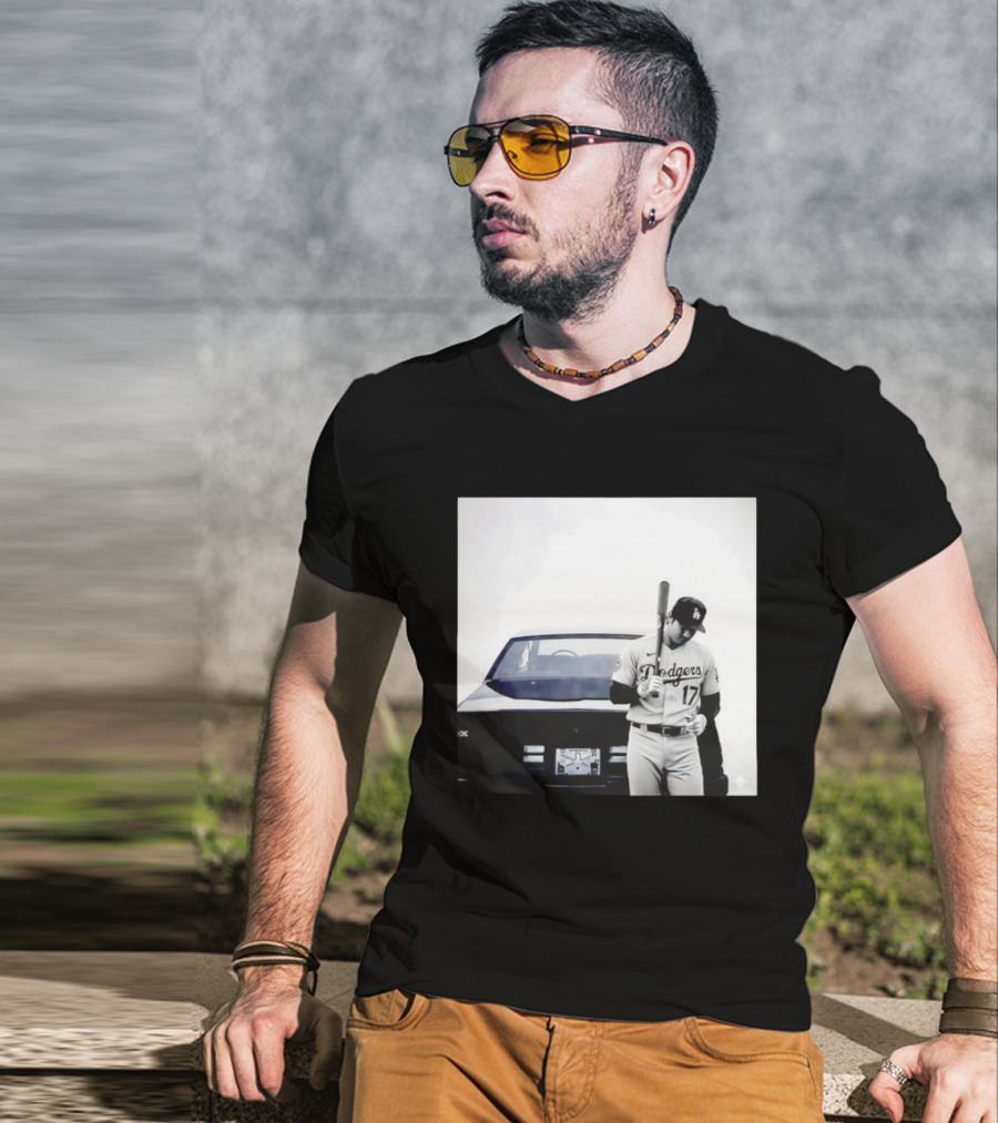 Shohei Ohtani Los Angeles Dodgers Baseball Pose Vintage Car Scene T-Shirt