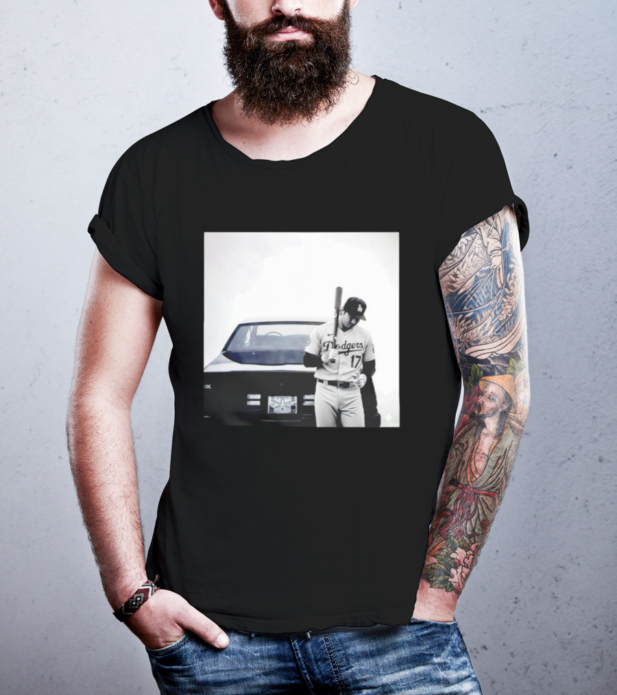 Shohei Ohtani Los Angeles Dodgers Baseball Pose Vintage Car Scene T-Shirt