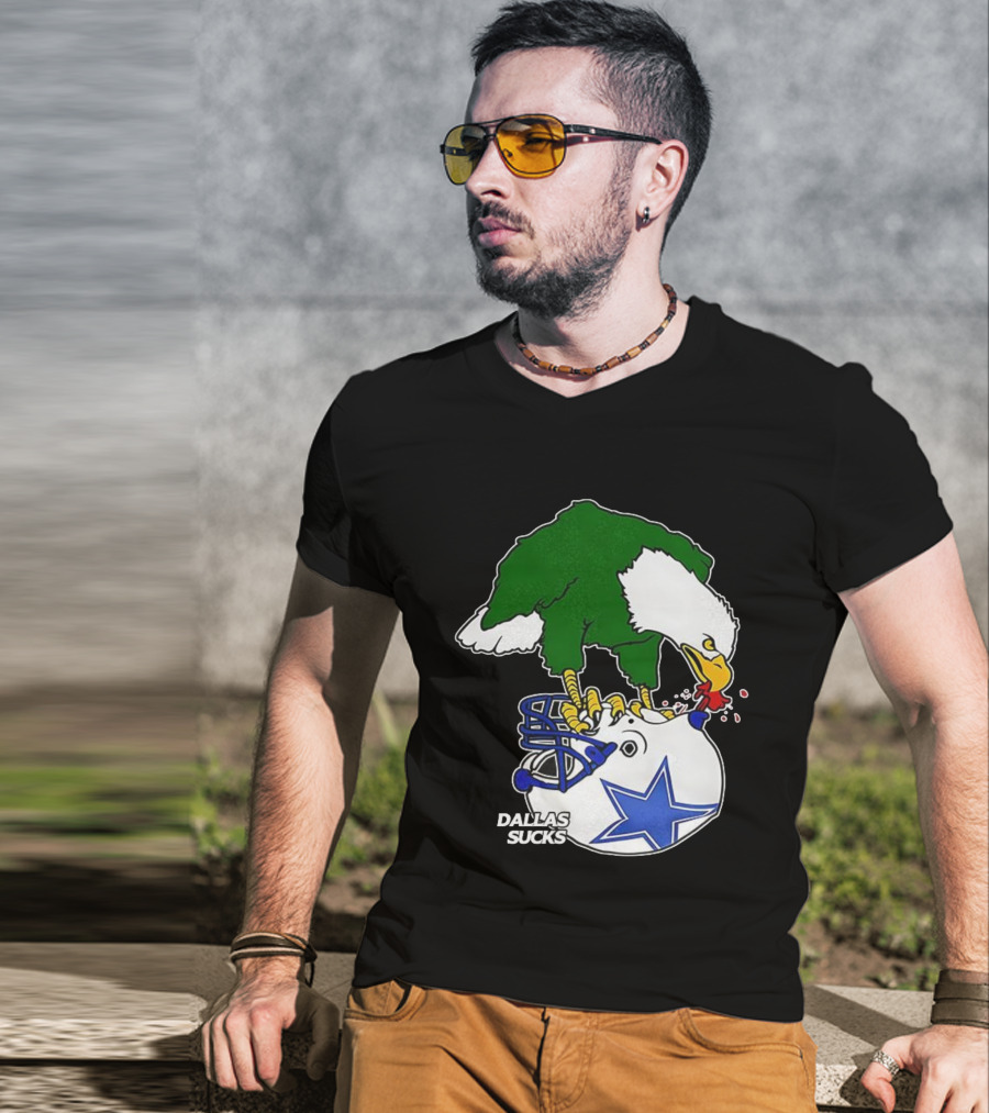 Philadelphia Eagles Pecking Dallas Helmet Dallas Sucks T-Shirt