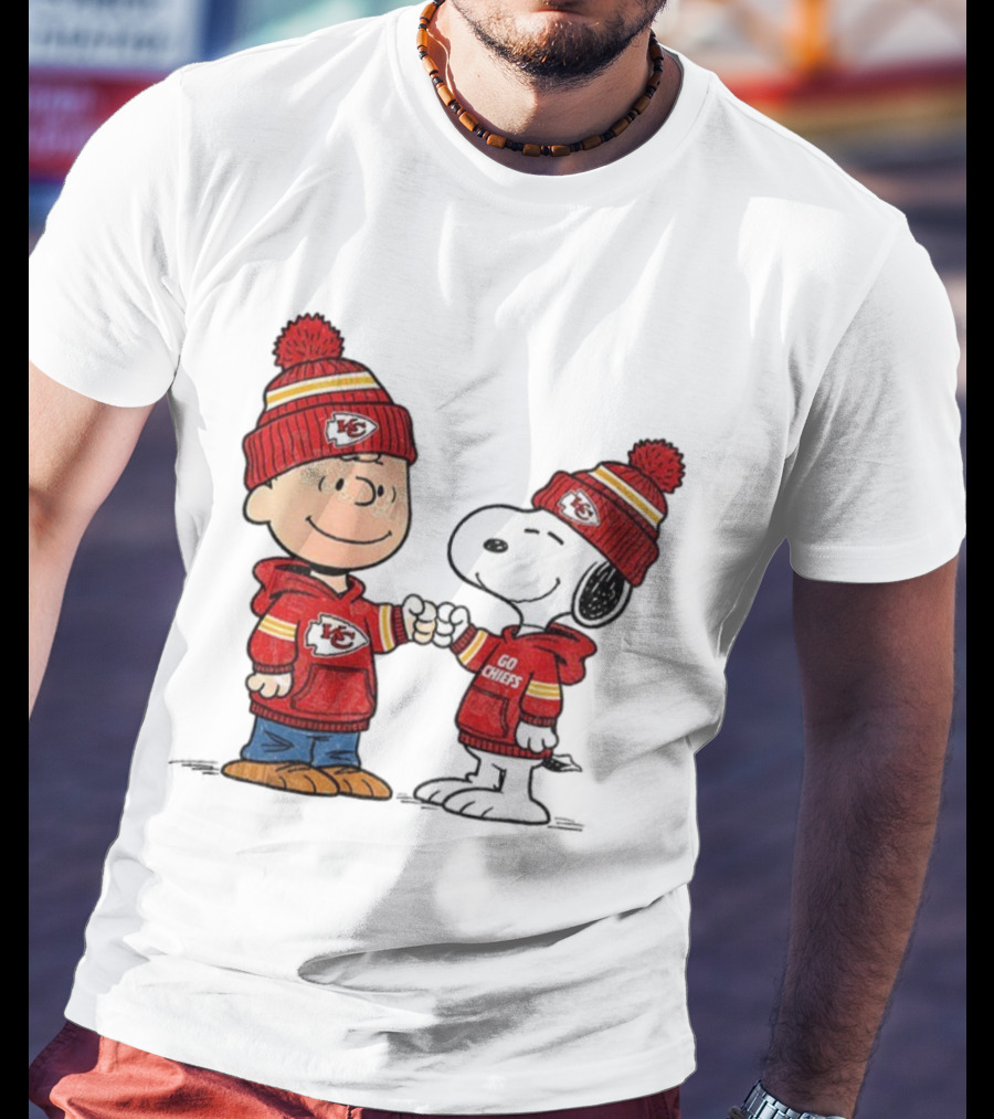 Charlie Brown Snoopy Go Chiefs Kansas City Super Bowl Fist Bump T-Shirt