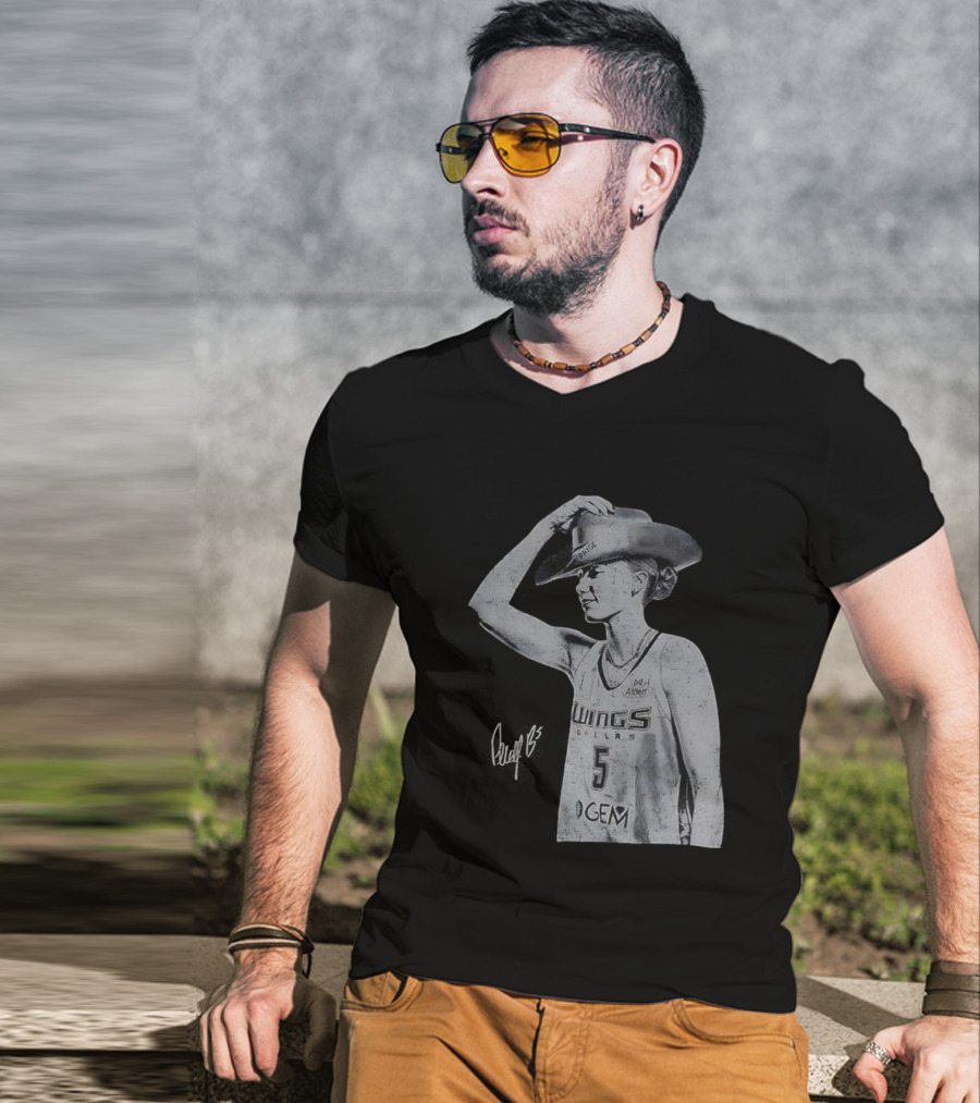Paige Bueckers Dallas Wings Basketball Vintage Cowboy Hat Signature T-Shirt