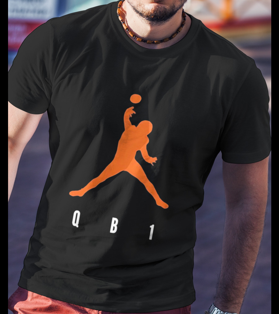 Caleb Williams QB1 Chicago Bears Football T-Shirt
