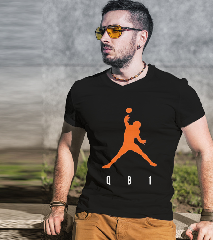 Caleb Williams QB1 Chicago Bears Football T-Shirt