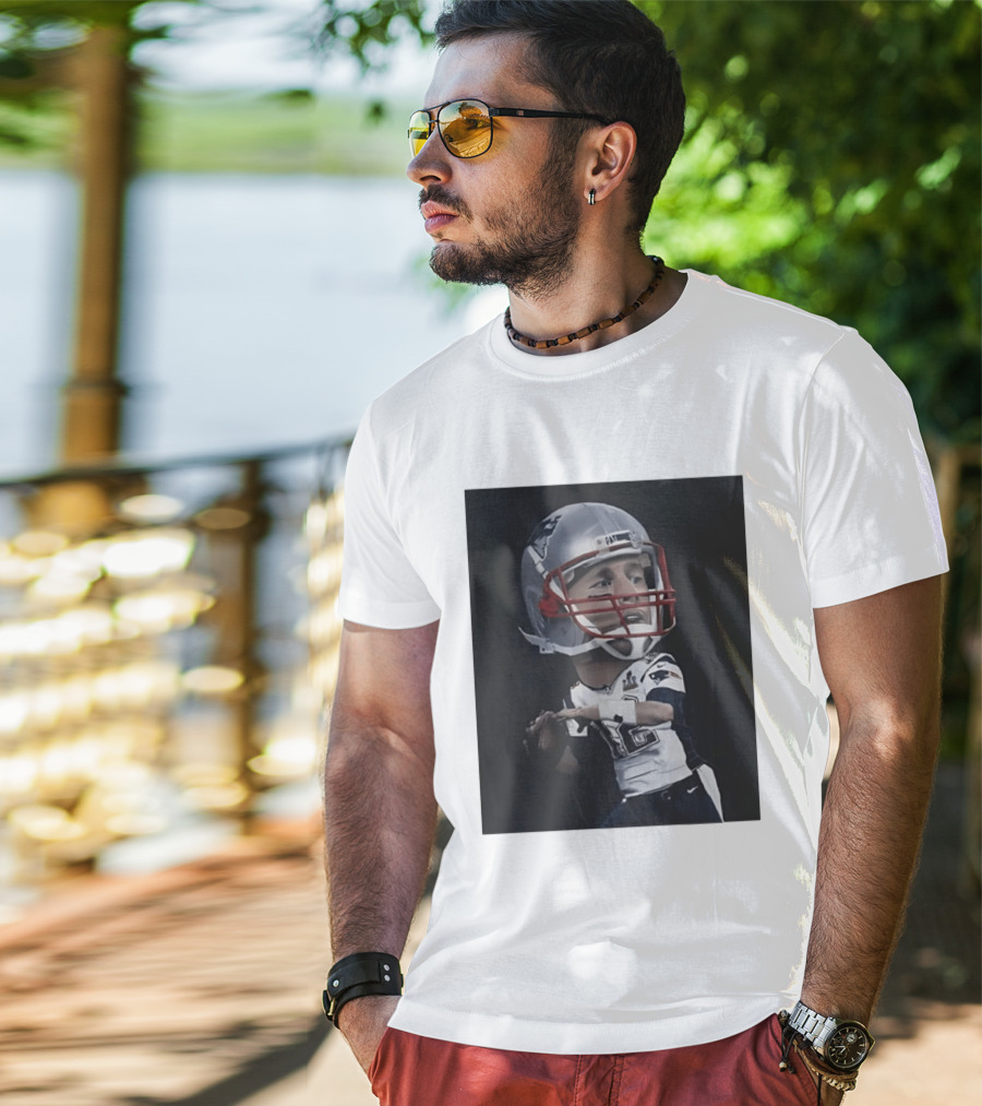 Tom Brady New England Patriots Caricature Super Bowl MVP Quarterback 12 Football Helmet T-Shirt
