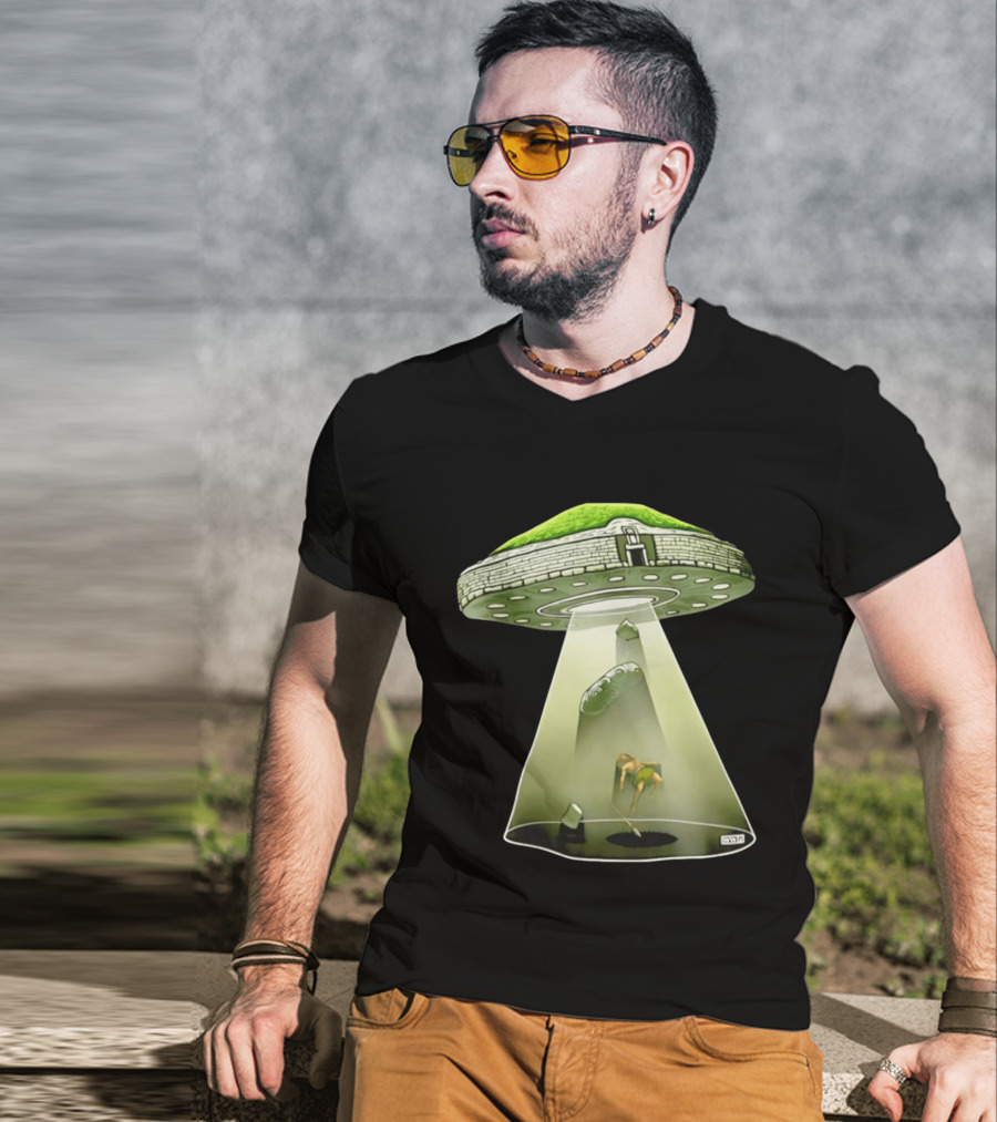 Newgrange UFO Encounter Ancient Aliens UAP Beam T-Shirt