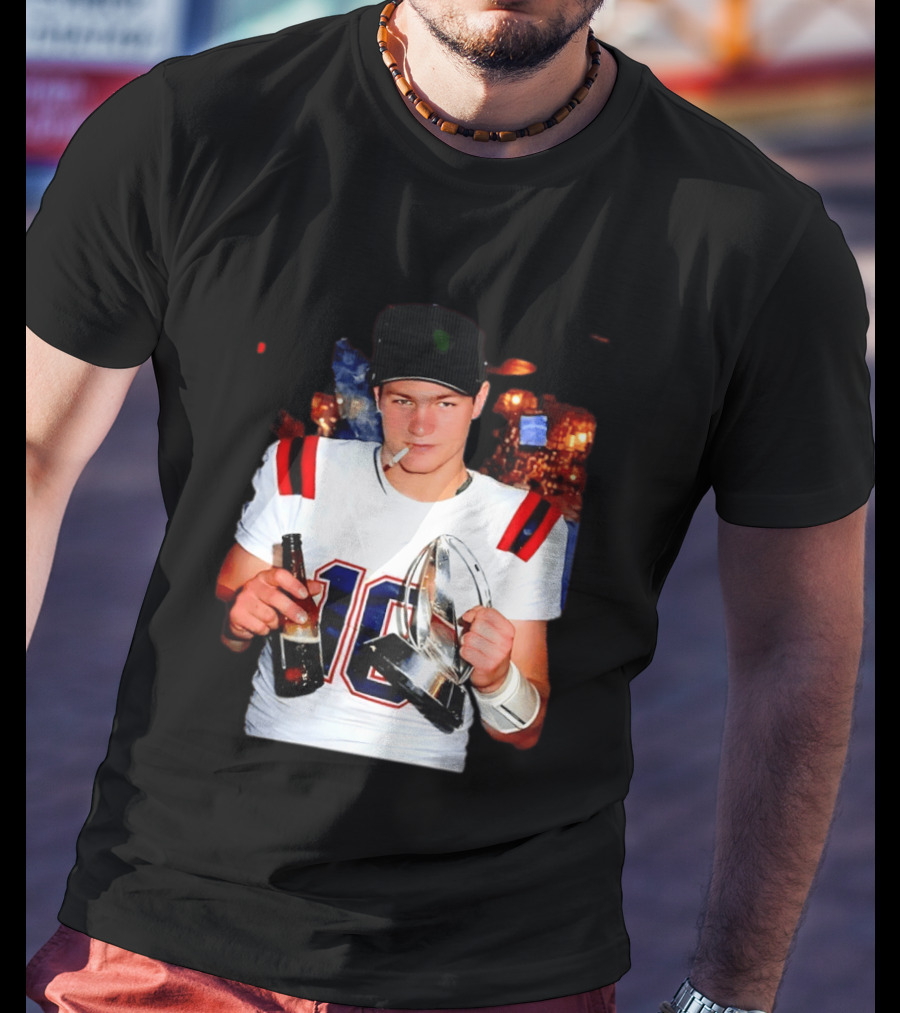 New England Patriots 16 Smoking Beer Trophy T-Shirt
