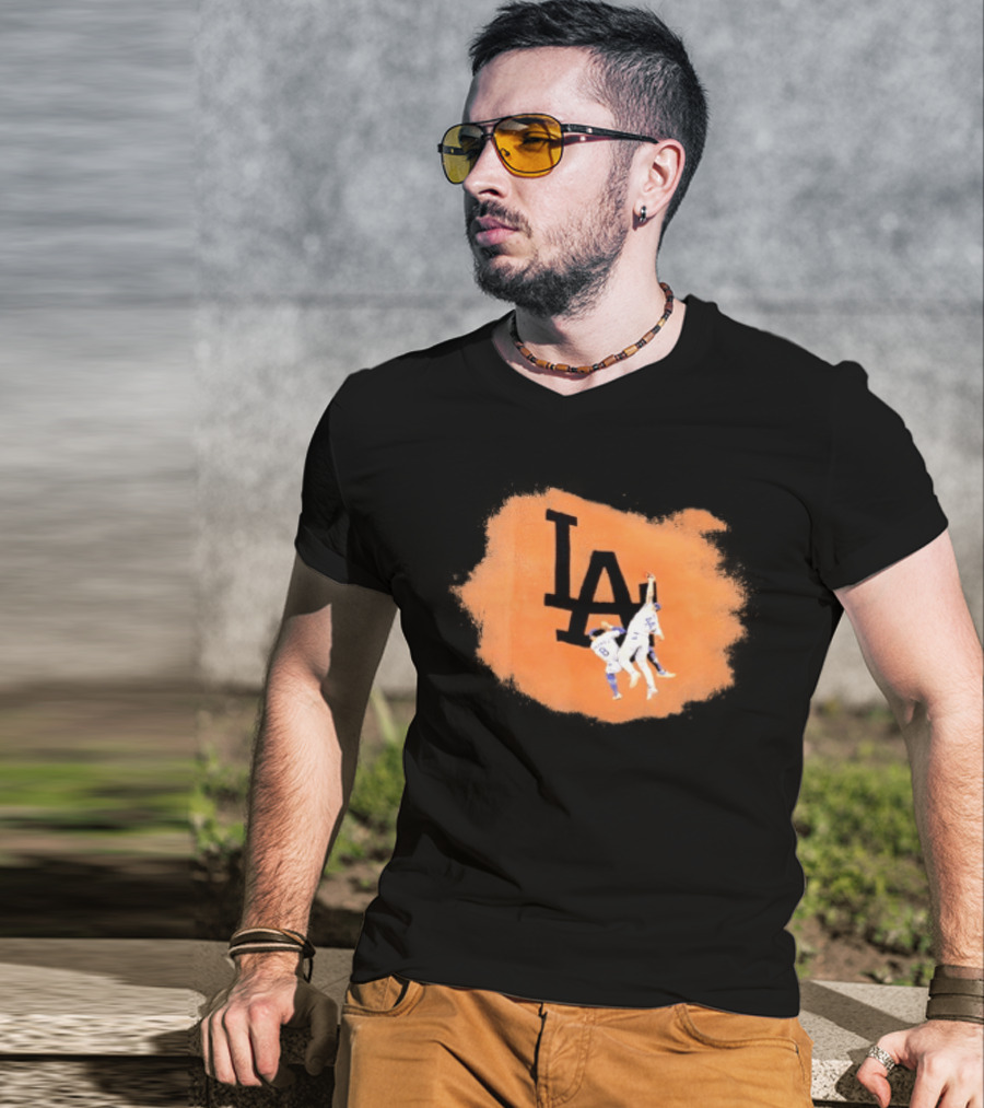 Los Angeles Dodgers Kike Hernandez Manny Machado Highlight Catch T-Shirt