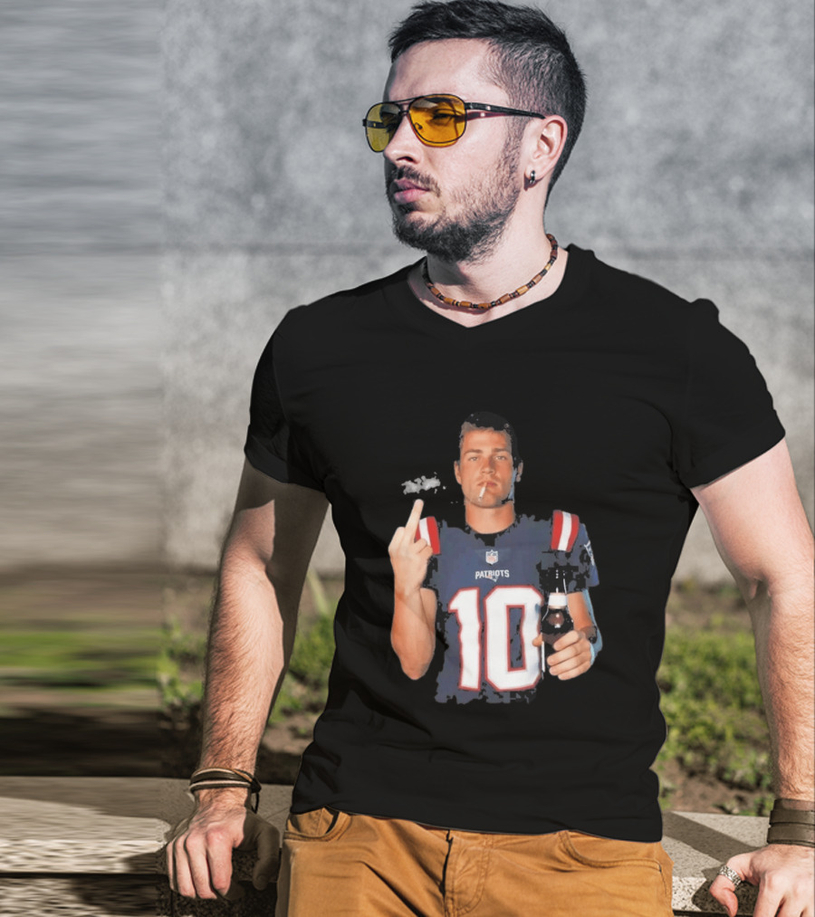 Patriots Number 10 Middle Finger Gesture Smoking Beer T-Shirt