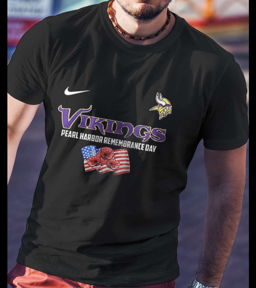 Vikings We Remember Pearl Harbor Poppies And American Flag T-Shirt