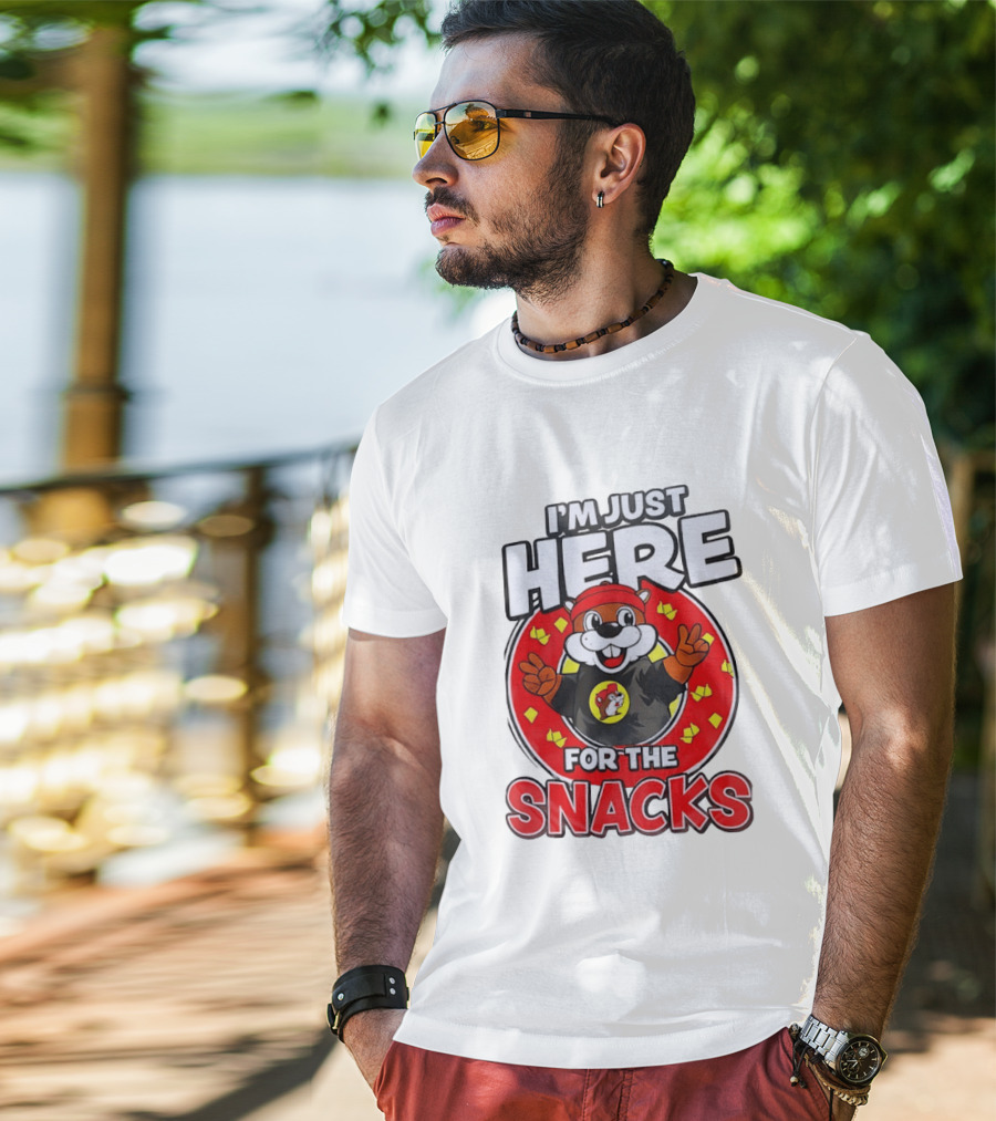 I'm Just Here For The Snacks Buc Ee's Fun Cartoon T-Shirt