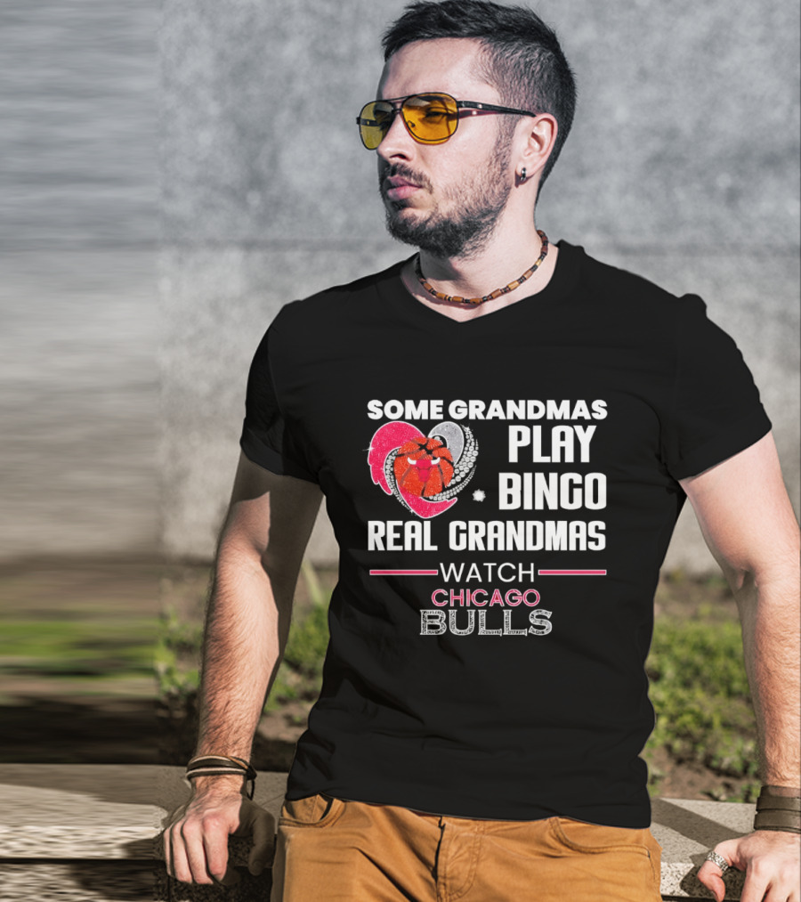 Some Grandmas Play Bingo Real Grandmas Chicago Bulls T-Shirt