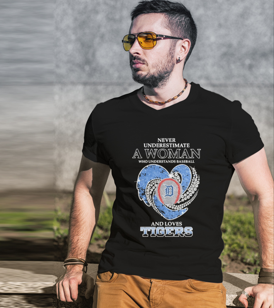Never Underestimate A Woman Who Understands Baseball And Loves Detroit Tigers T-Shirt