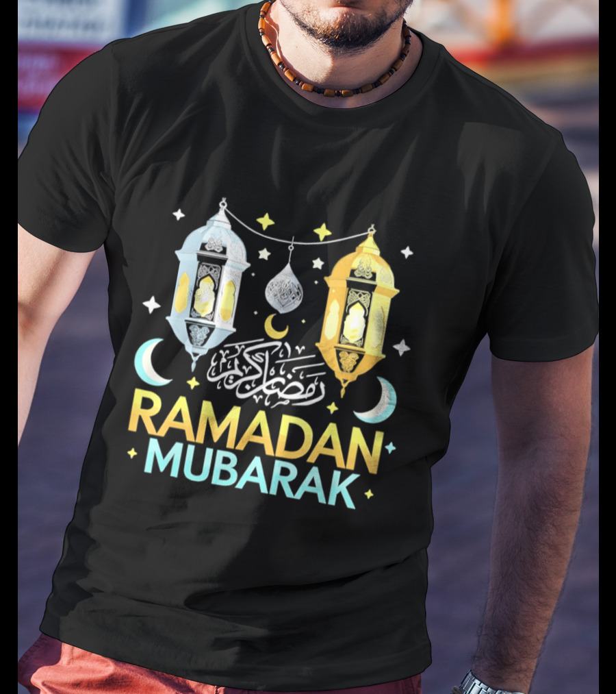 Ramadan Mubarak Arabic Script Lanterns And Crescent Moons T-Shirt