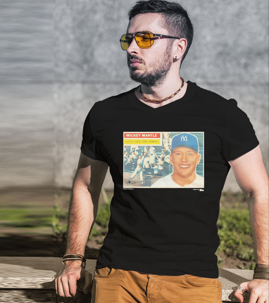Mickey Mantle Outfield New York Yankees 1956 Topps Baseball Card T-Shirt