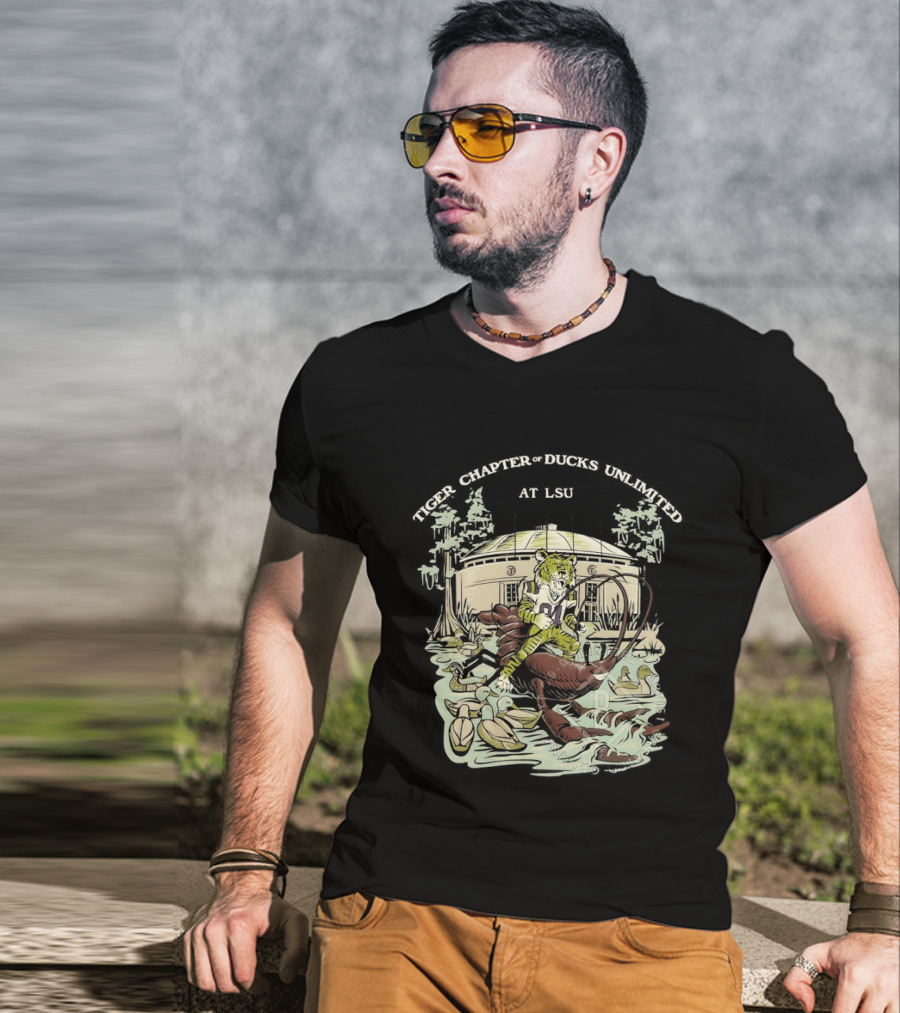 LSU Tiger Chapter Of Ducks Unlimited Established 1937 Tiger Holding Crawfish With Ducks T-Shirt