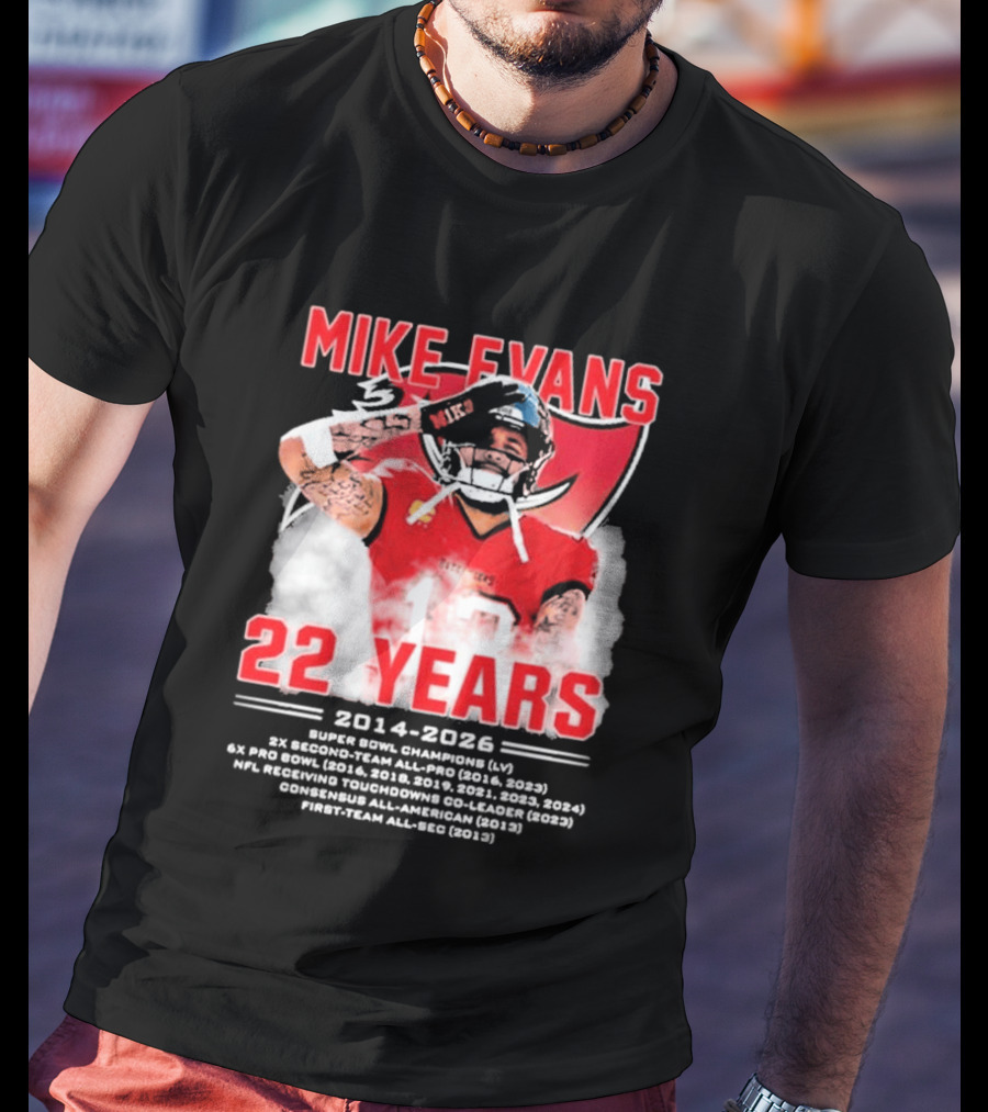Mike Evans 22 Years 2014 2026 Red Jersey Salute Football Player T-Shirt