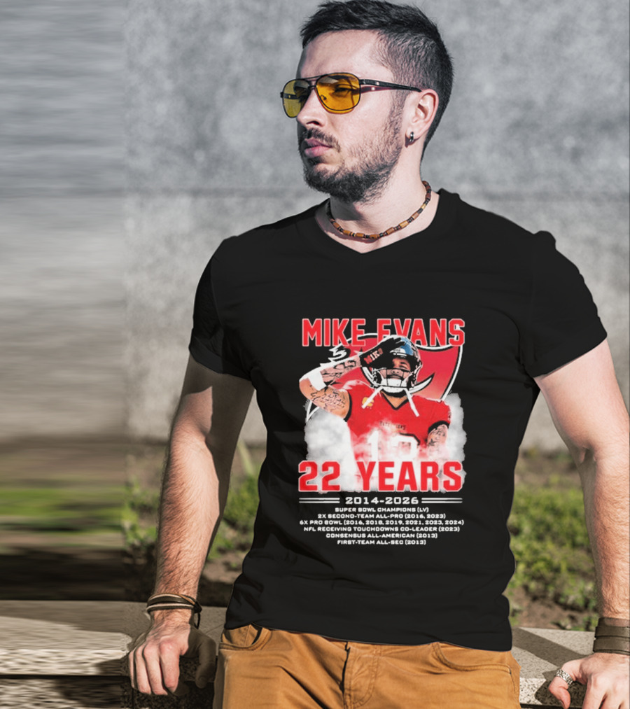 Mike Evans 22 Years 2014 2026 Red Jersey Salute Football Player T-Shirt