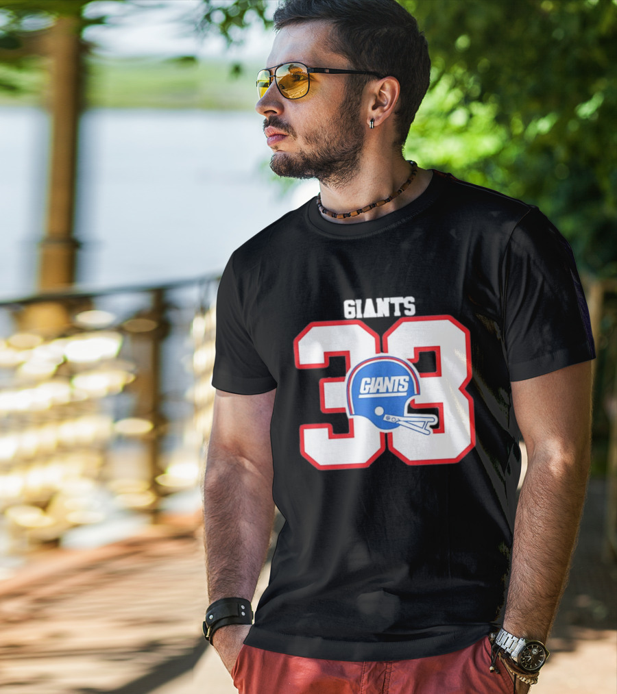 New York Giants 33 Helmet 80s Retro Football T-Shirt