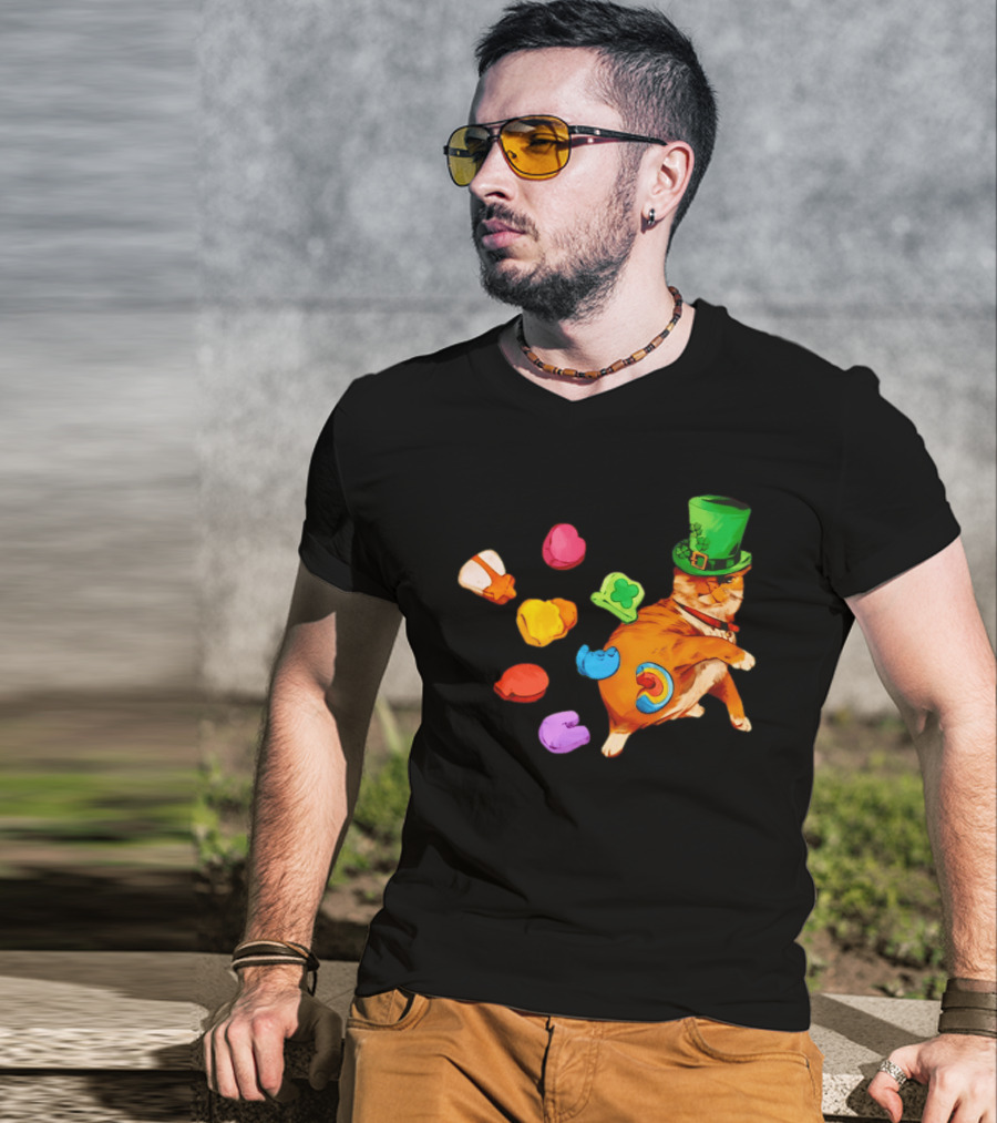 Lucky Cat With Green Clover Hat And Multicolored Elements St Patrick's Day T-Shirt