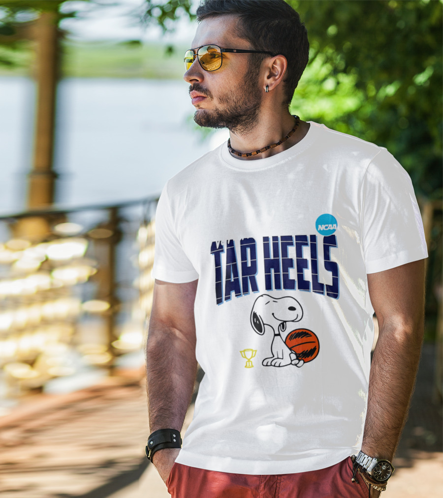 North Carolina Tar Heels Snoopy Basketball NCAA March Madness 2026 T-Shirt
