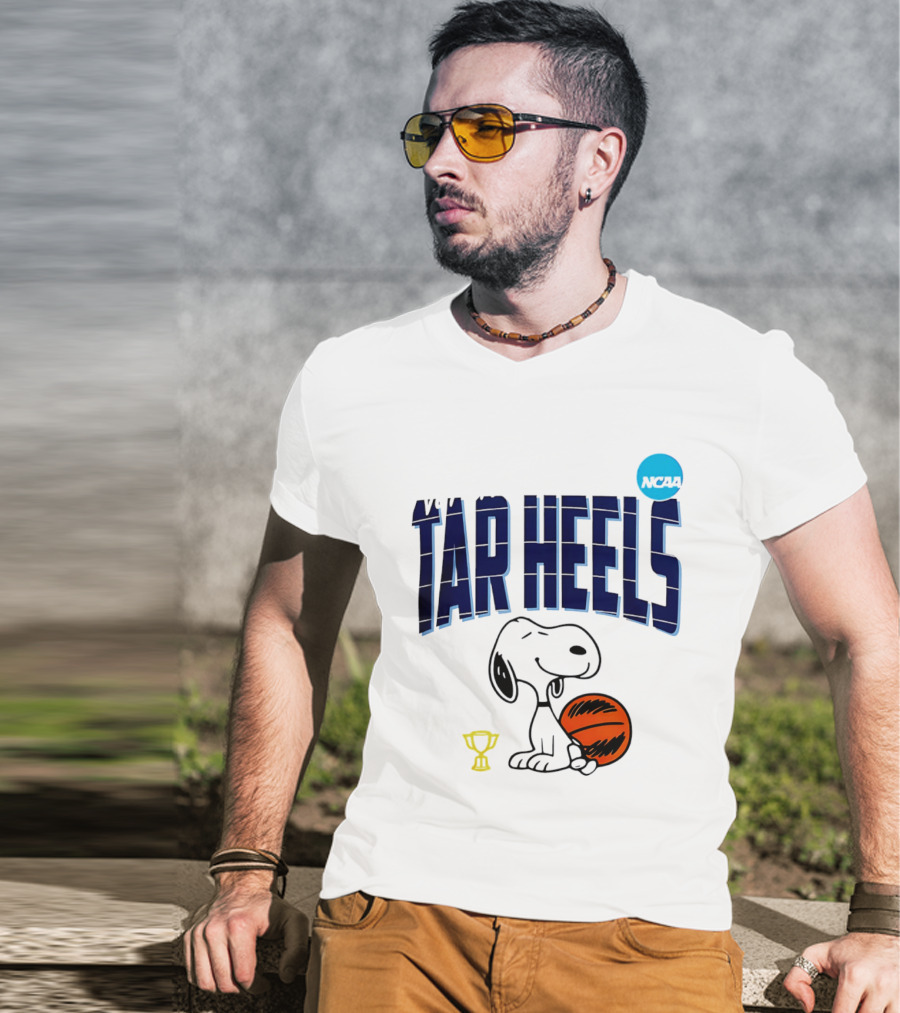 North Carolina Tar Heels Snoopy Basketball NCAA March Madness 2026 T-Shirt