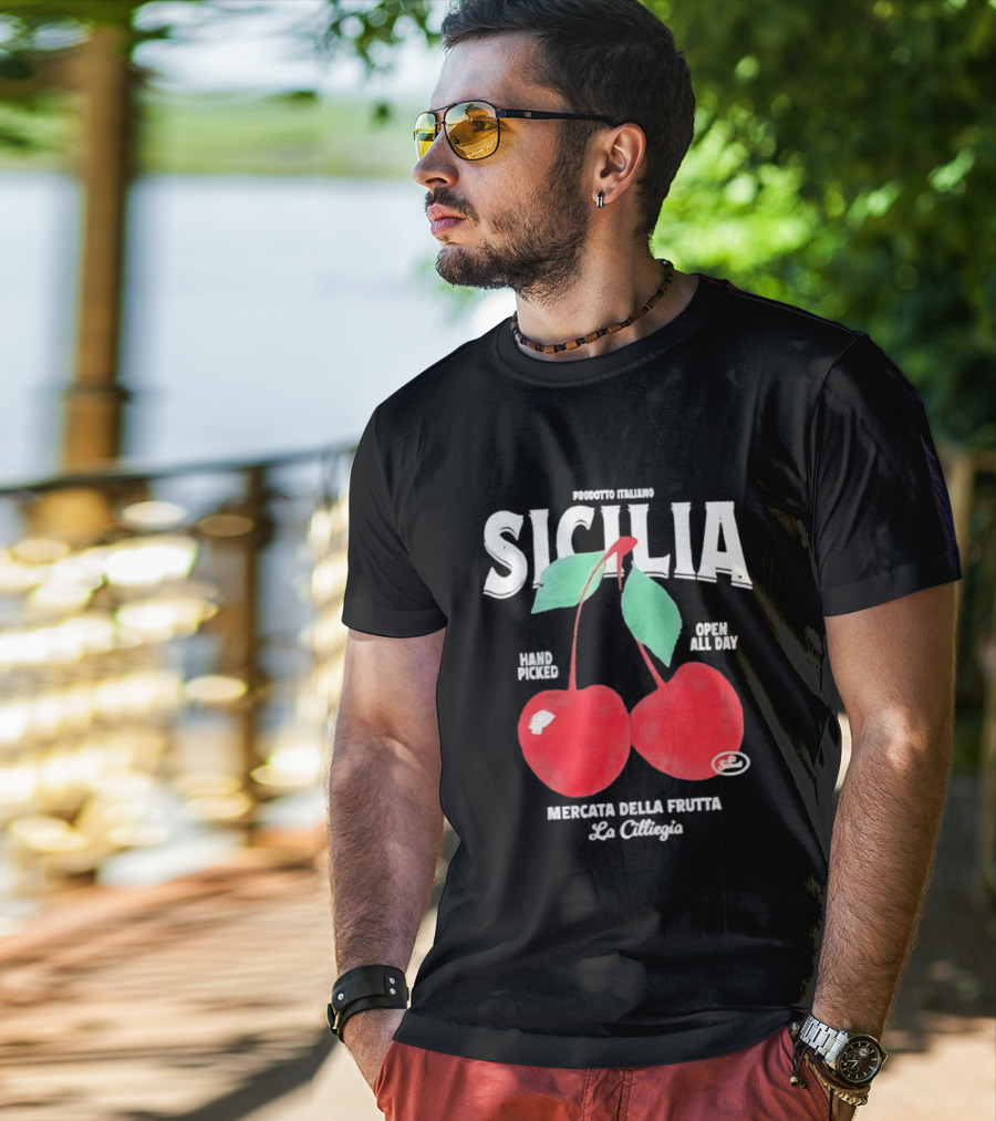 Prodotto Italiano Sicilia Mercatino Della Frutta La Ciliegia Hand Picked Open All Day Cherries T-Shirt