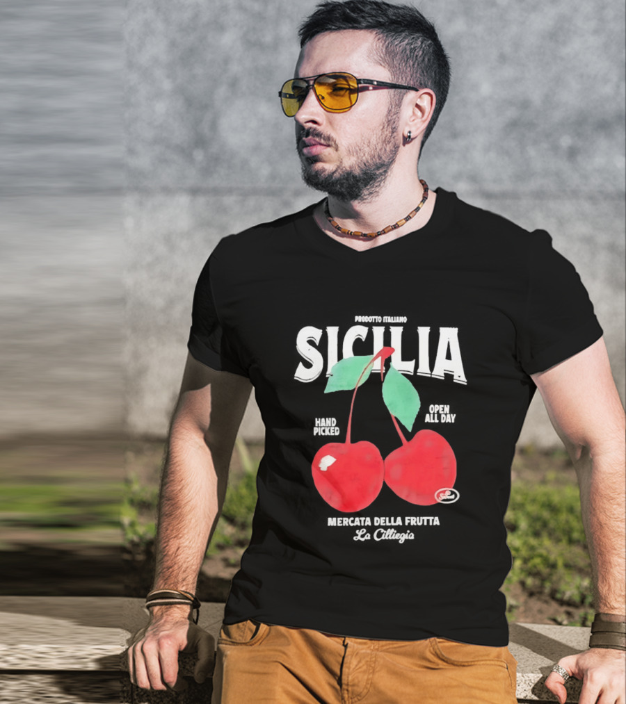 Prodotto Italiano Sicilia Mercatino Della Frutta La Ciliegia Hand Picked Open All Day Cherries T-Shirt