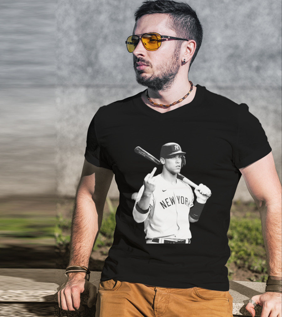 New York Yankees Aaron Judge Baseball Gesture T-Shirt