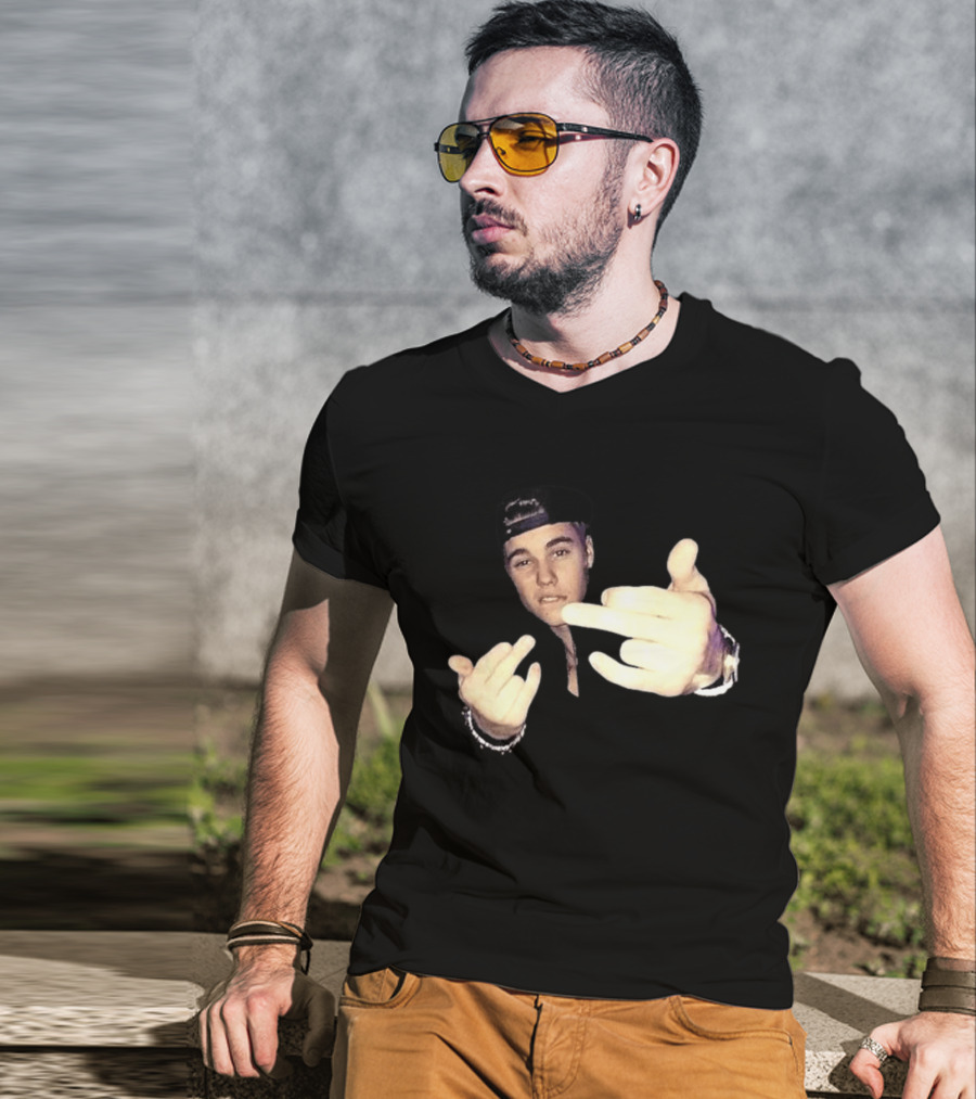Justin Bieber Middle Finger Gesture Bold Expression T-Shirt