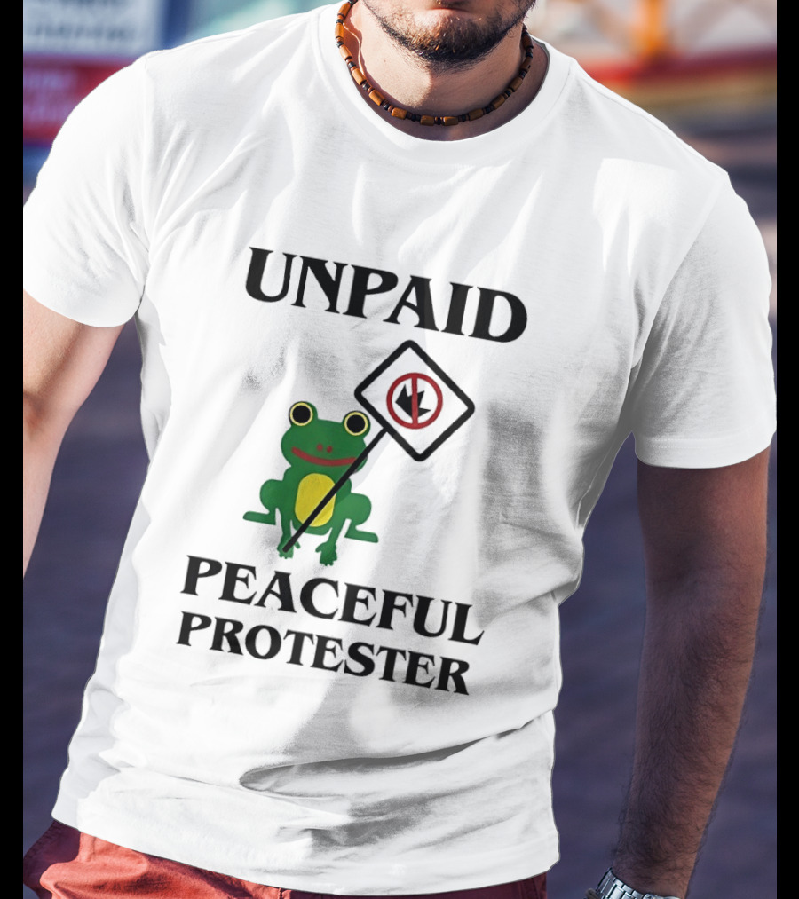 Unpaid Peaceful Protester Frog Holding No King Sign T-Shirt