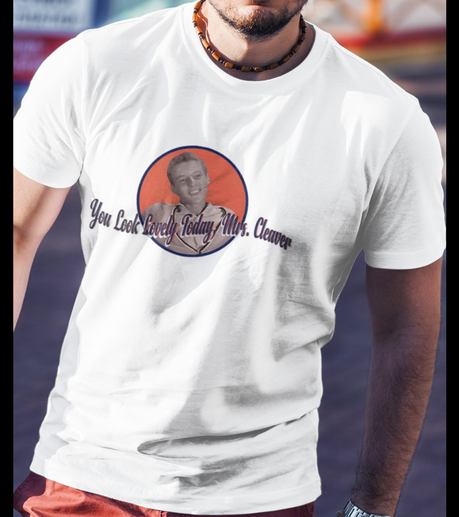 You Look Lovely Today Mrs Cleaver Retro Style Vintage Circle T-Shirt
