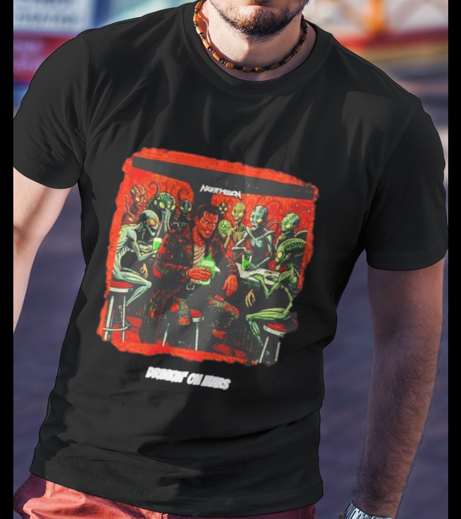 Night Mission Drinkin' On Mars Aliens Bar Scene Retro Sci Fi T-Shirt